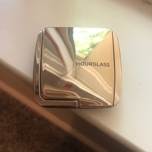 Hourglass “mood exposure” blush